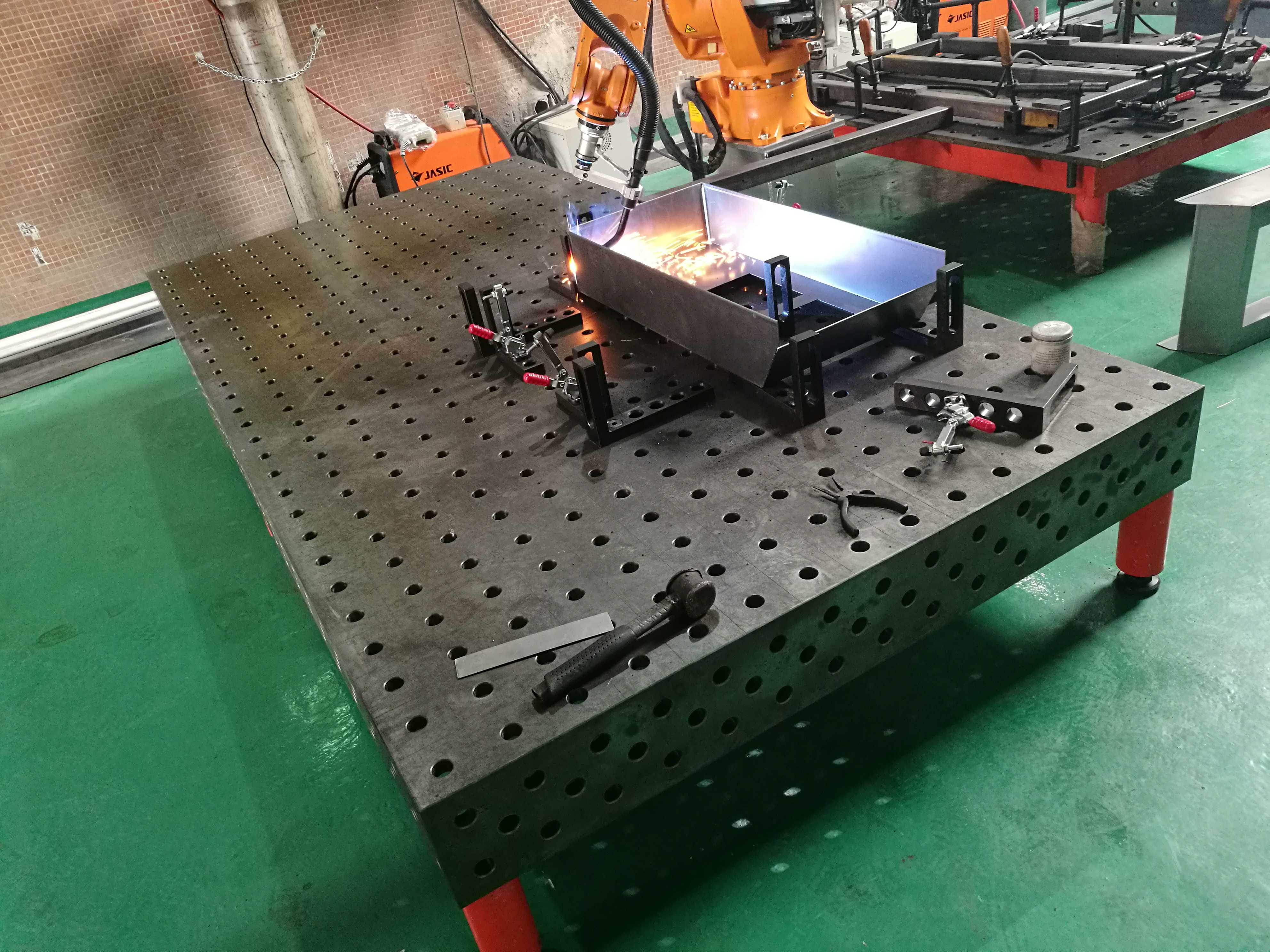  焊接平臺的鑄件面板不易過薄