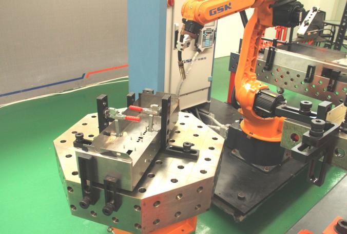 機器人組合工裝